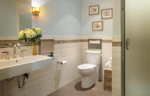 Creekside Sleep Center, Bathroom
